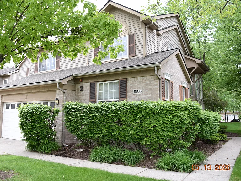 1566 Heron Cir — Photo 1