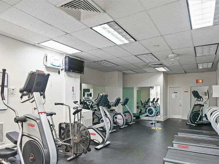 4201 Cathedral Ave NW #1009 — Photo 40