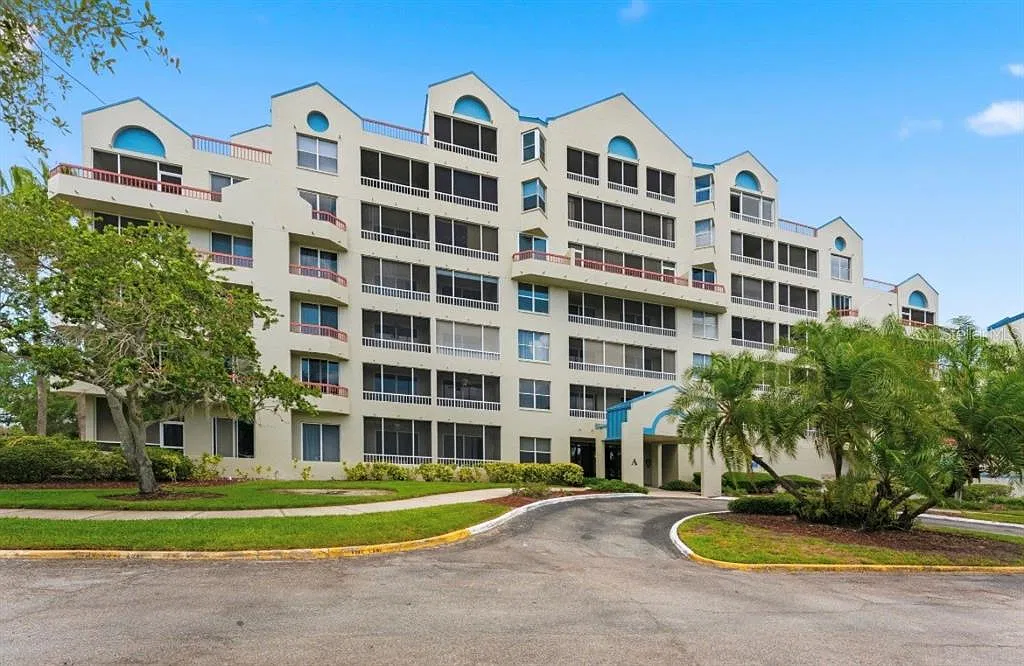 1 bed, 1.5 bath, 740 sqft, $1,550 — Photo 1