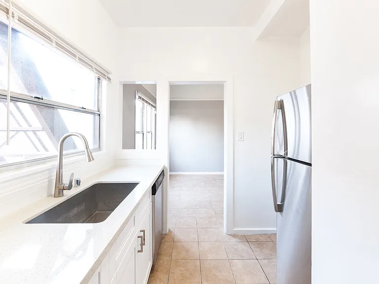 209 N Berendo St #3/4 — Photo 3
