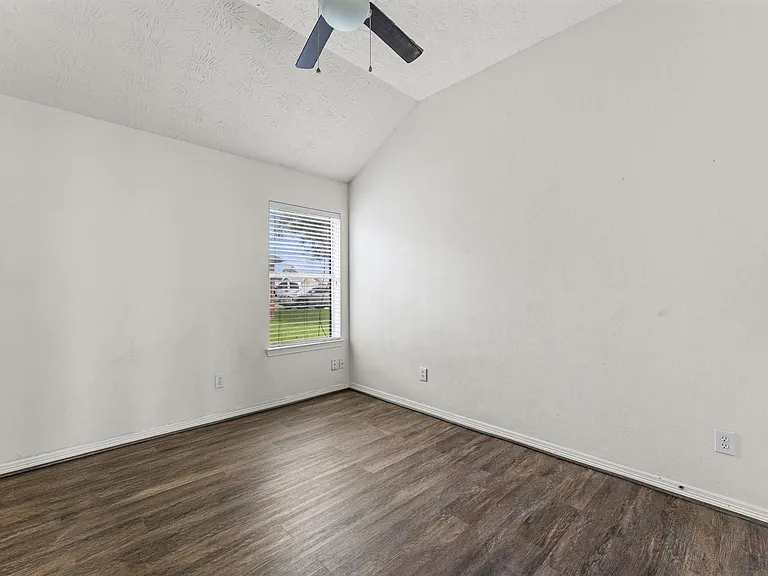1875 Redwood Ln — Photo 15