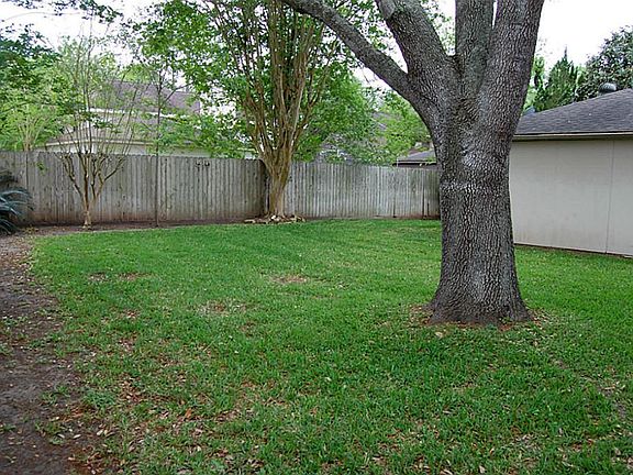 3rd image of 2922 Colonial Dr