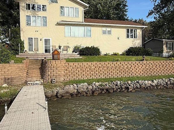 6 Edgewater Rd