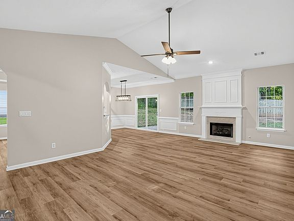 4th image of 433 Concord Cir