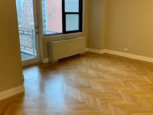 305 East 86th Street 16FW image 3 of 17