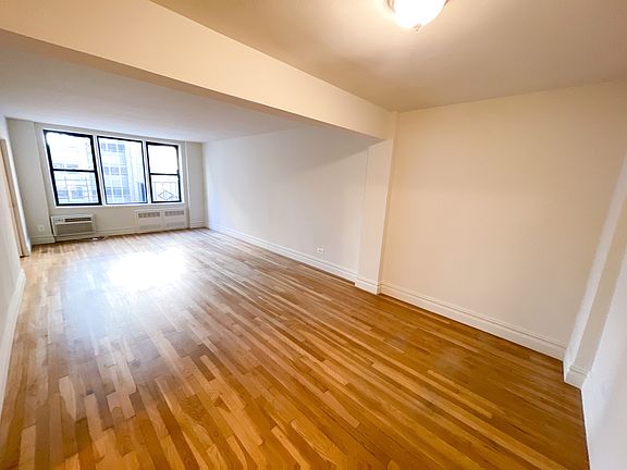 3rd image of 320 W 56th St APT 3D