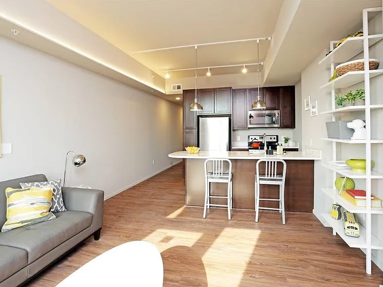 Breakers Apartments — Photo 13