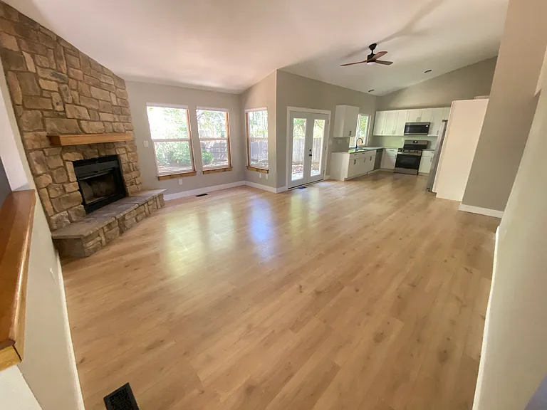 970 Bayfield Dr — Photo 3