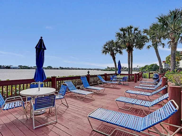 107 Half Moon Cir #H1 — Photo 55
