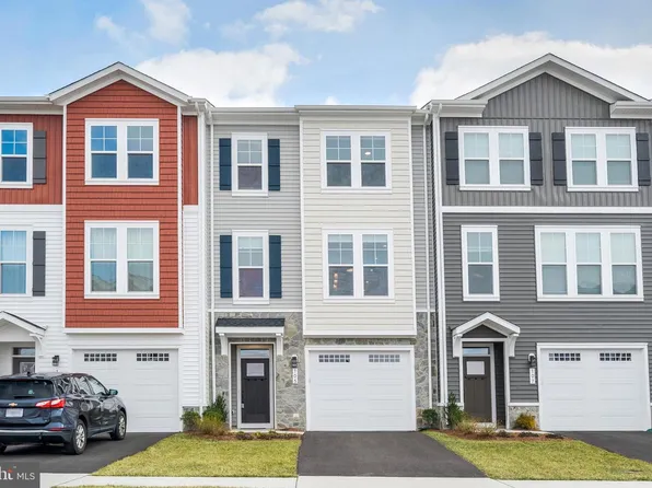 105 Checkerspot Way, Lake Frederick, VA 22630