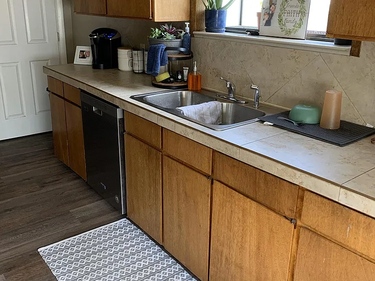 537 Cy Ave — Photo 12