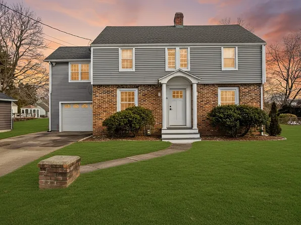 16 Squawfield Rd, Westfield, MA 01085