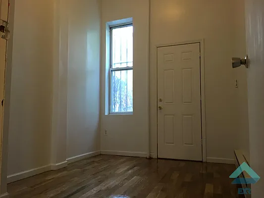 Rented by EXR | media 26