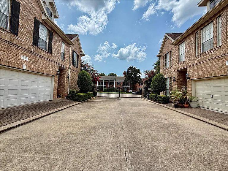 2806 Briarhurst Park — Photo 27