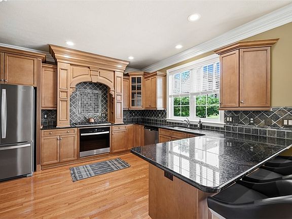 3rd image of 202 W Vanderbilt Dr