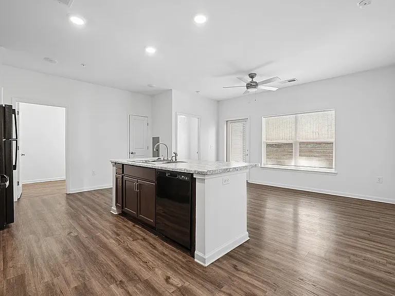 Central Terrace Apartments — Photo 3