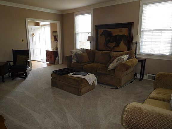4th image of 111 Wilton Ave