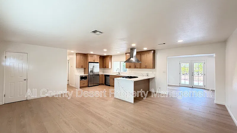 2 bed, 2.0 bath, 1299 sqft, $2,995 — Photo 2
