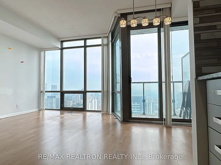 832 Bay St #4707 — Photo 3