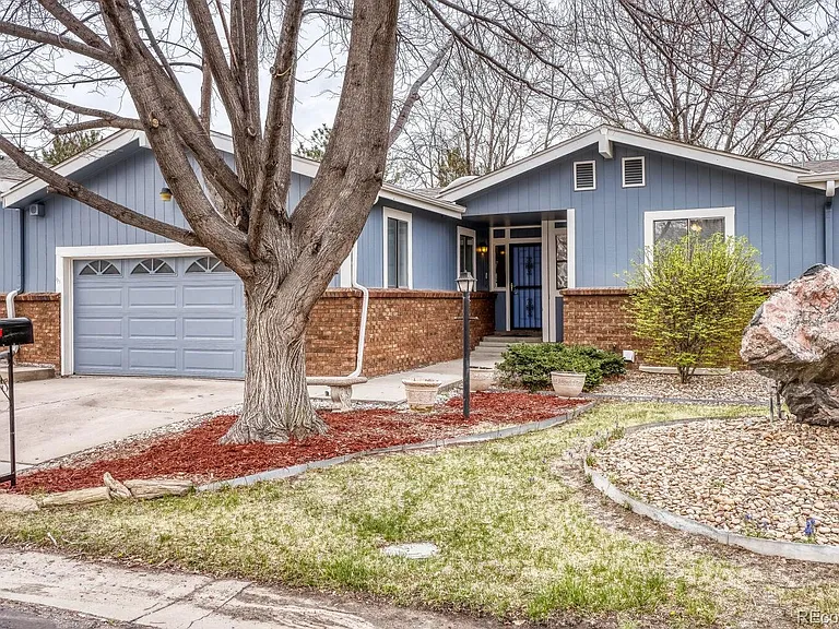 11962 E Maple Ave — Photo 2