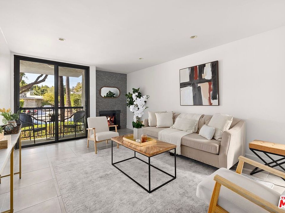 1st image of 906 N Doheny Dr APT 305