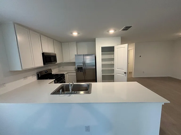 9204 Schram Rd — Photo 3