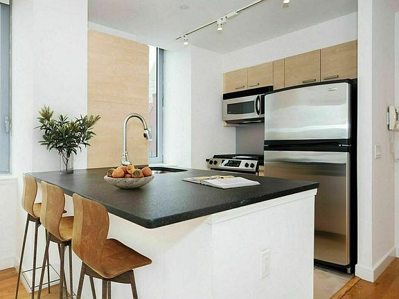 5th image of 88 Leonard St APT 1701
