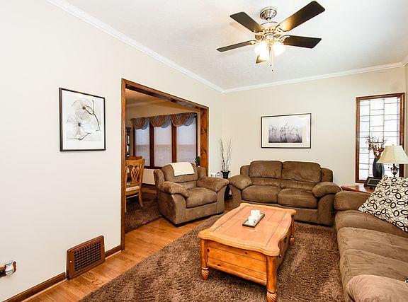3rd image of 5525 N McVicker Ave