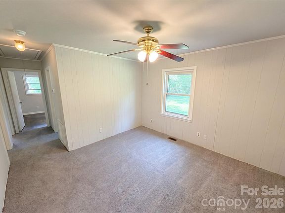4th image of 2155 Airdale Rd