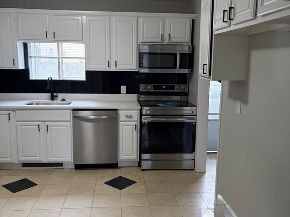 179 Pleasant Valley St APT D