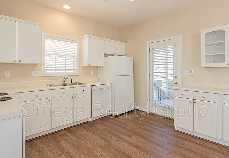 521 McGregor Ct — Photo 18