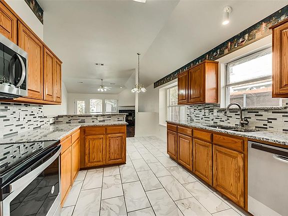 5th image of 1413 Ross Dr