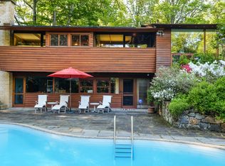 3 Bayberry Dr, Pleasantville, NY 10570