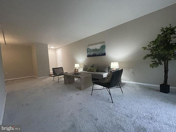 4th image of 458 Girard St #396