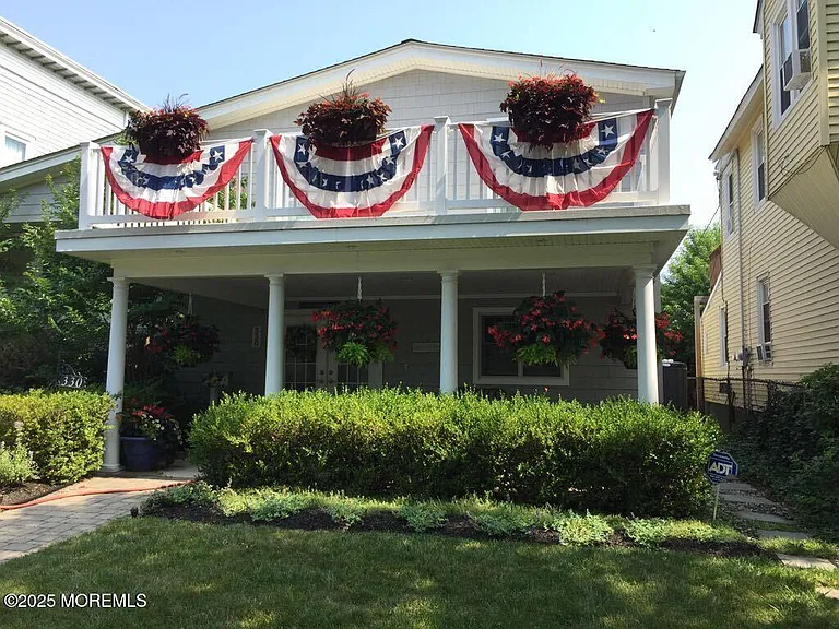 330 Sylvania Ave — Photo 2