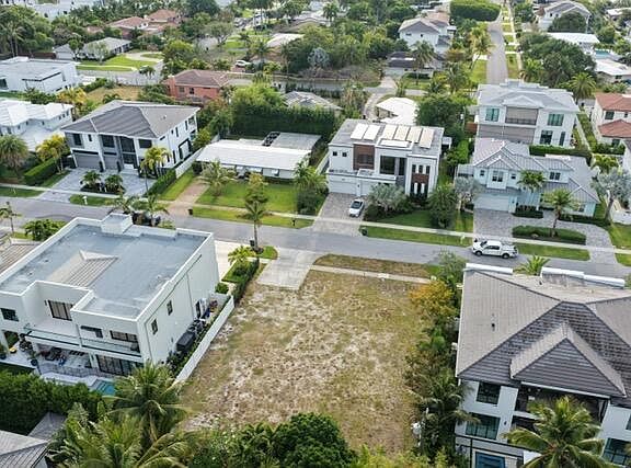 5th image of 1001 NE 3rd Avenue