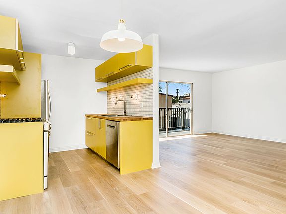 2nd image of 40 18th Ave APT 3