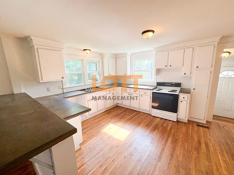 1 Pelzer St — Photo 9