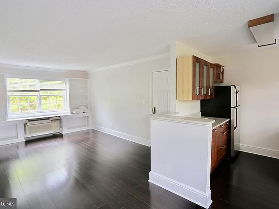 5th image of 1632 W Abingdon Dr APT 102