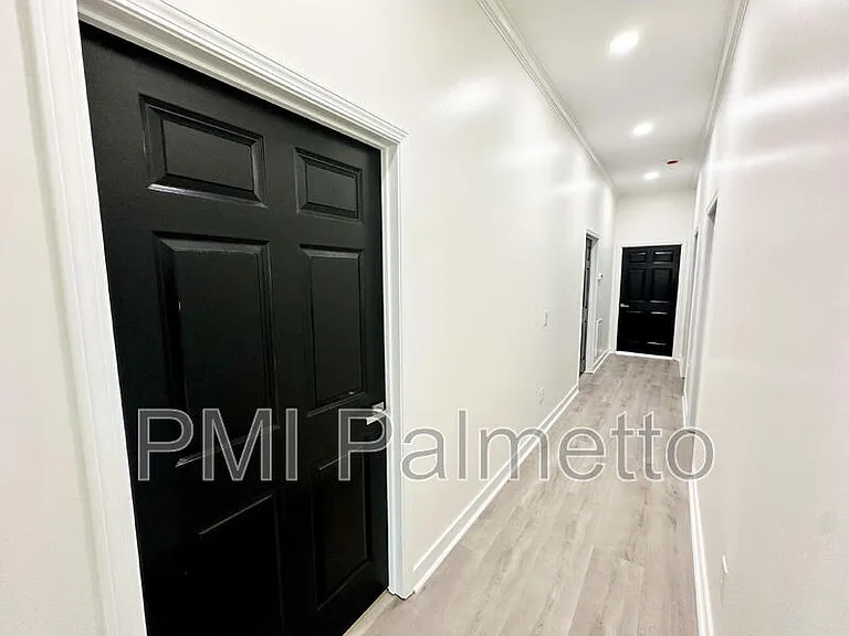1121 Zeigler St #A — Photo 11