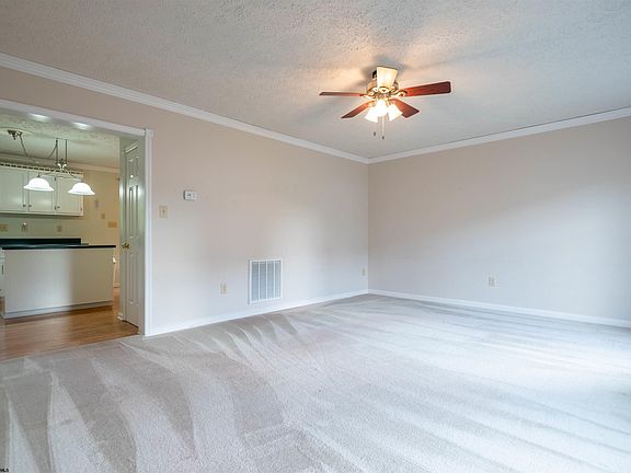 2nd image of 916 Ashton Pl