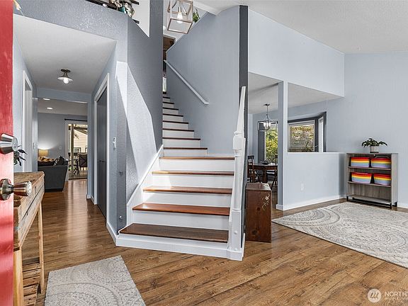4th image of 3014 Mercedes Drive NE