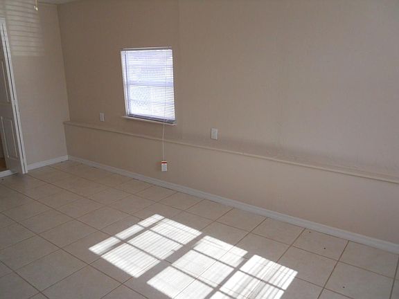 3rd image of 310 Schoolside Dr