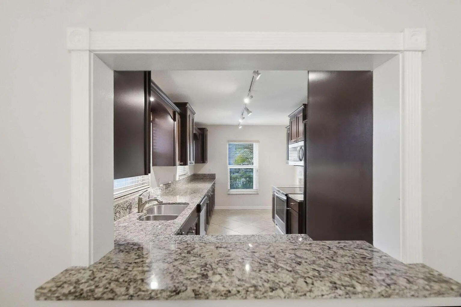 2 bed, 2.0 bath, 1095 sqft, $2,000 — Photo 4