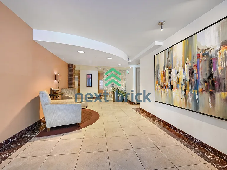 124 Bellevue Ave E #206 — Photo 11