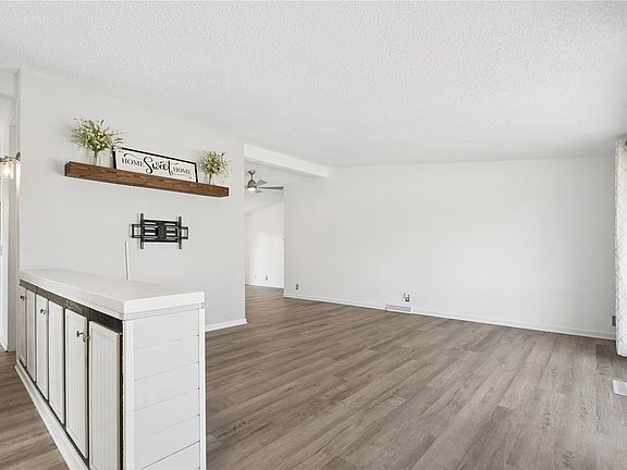 3rd image of 2533 Brookland Dr NE