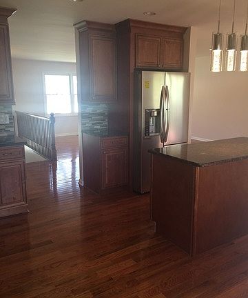 3rd image of 1345 Newcastle Ln