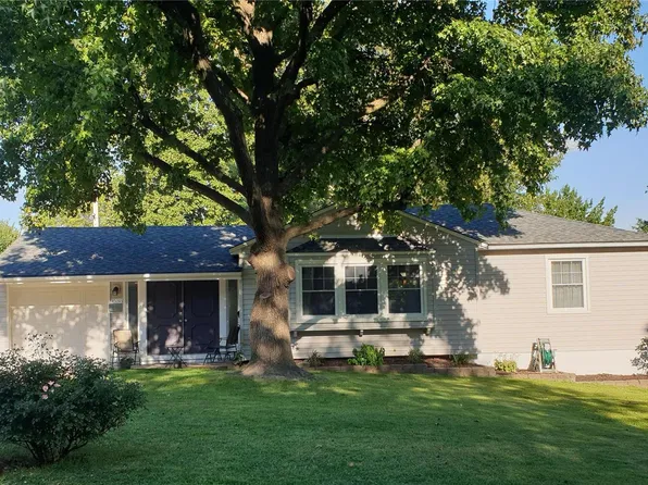 9536 Erie Dr, Saint Louis, MO 63123