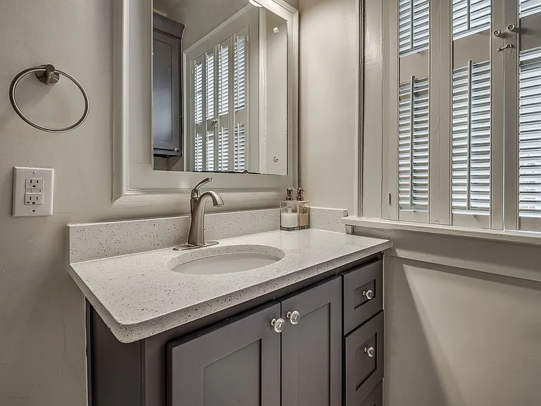 2048 NW 22nd St — Photo 16