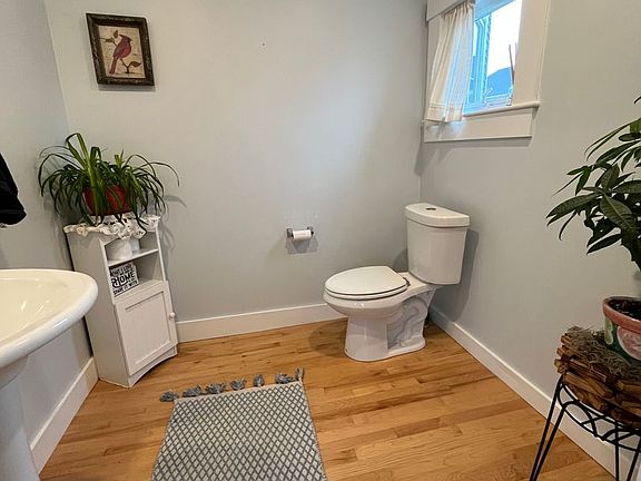 5th image of 94 Upper Main St #1